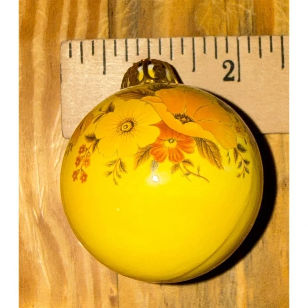 Bill Yee Vintage Hand-Painted Christmas Ornament Yellow Floral Ball 2 in no box